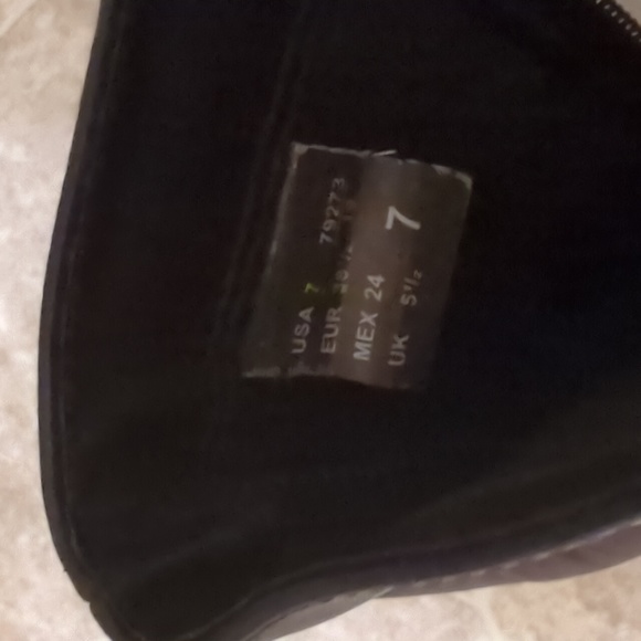 Boots - Picture 3 of 6